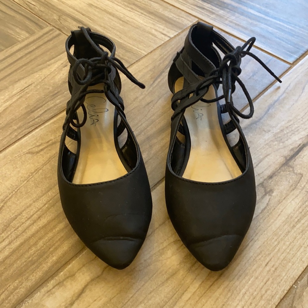 laces flats